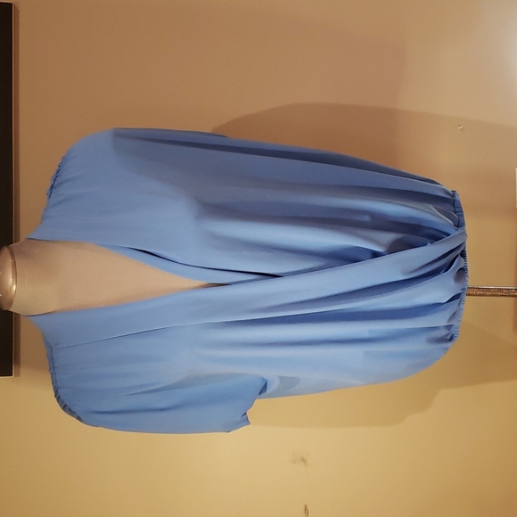 Suzy Shier Tops - Flowy short sleeved open top SIZE SMALL